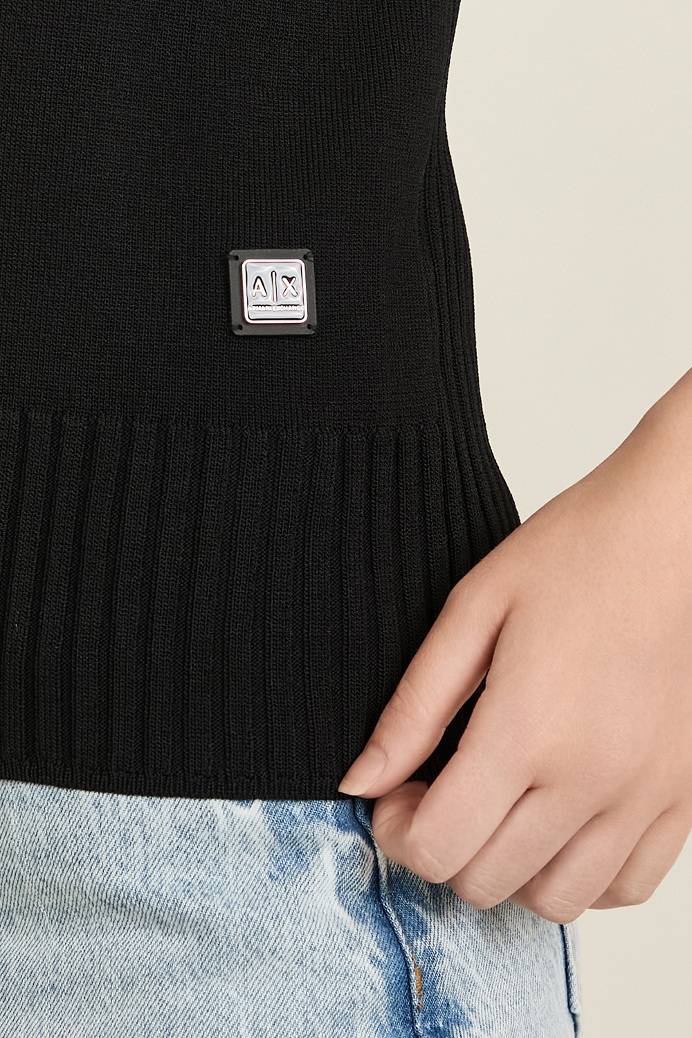 תמונת תקריב דוגמן של גופיית סריג