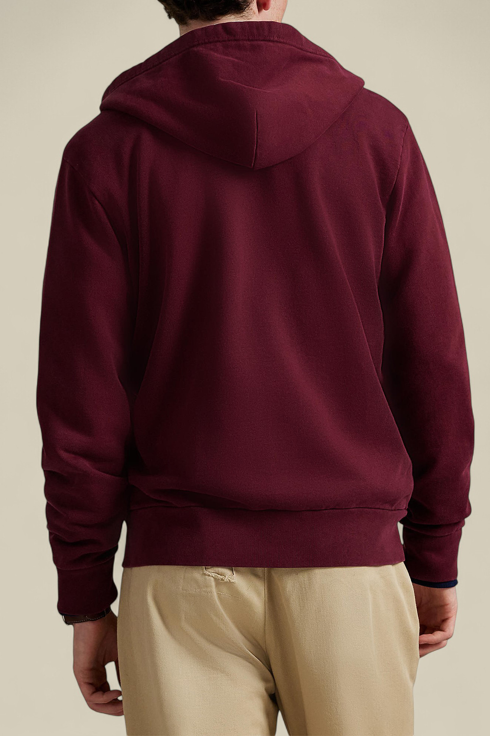 תמונת דוגמן אחורית של סווטשירט קפוצ'ון