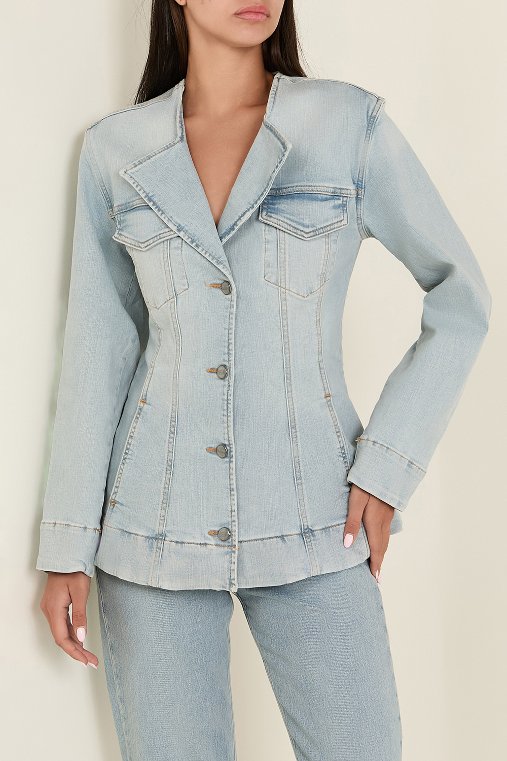 תמונת דוגמן קידמית של ז'קט ג'ינס