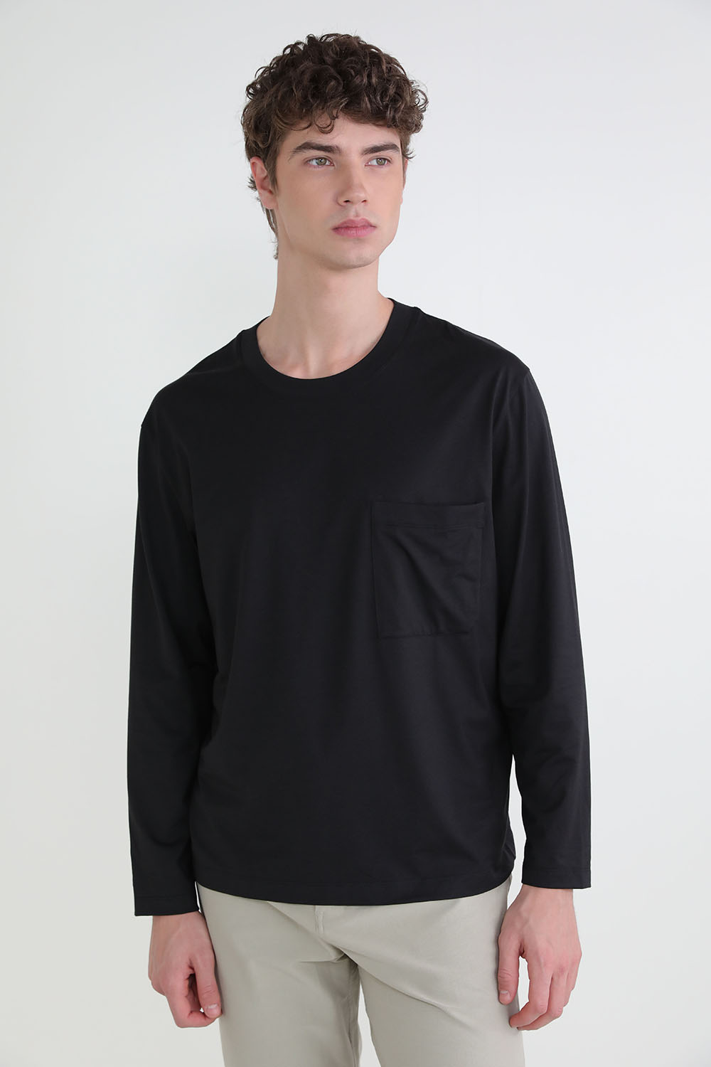 תמונת דוגמן קידמית של Fundamental Oversized Long-Sleeve Shirt