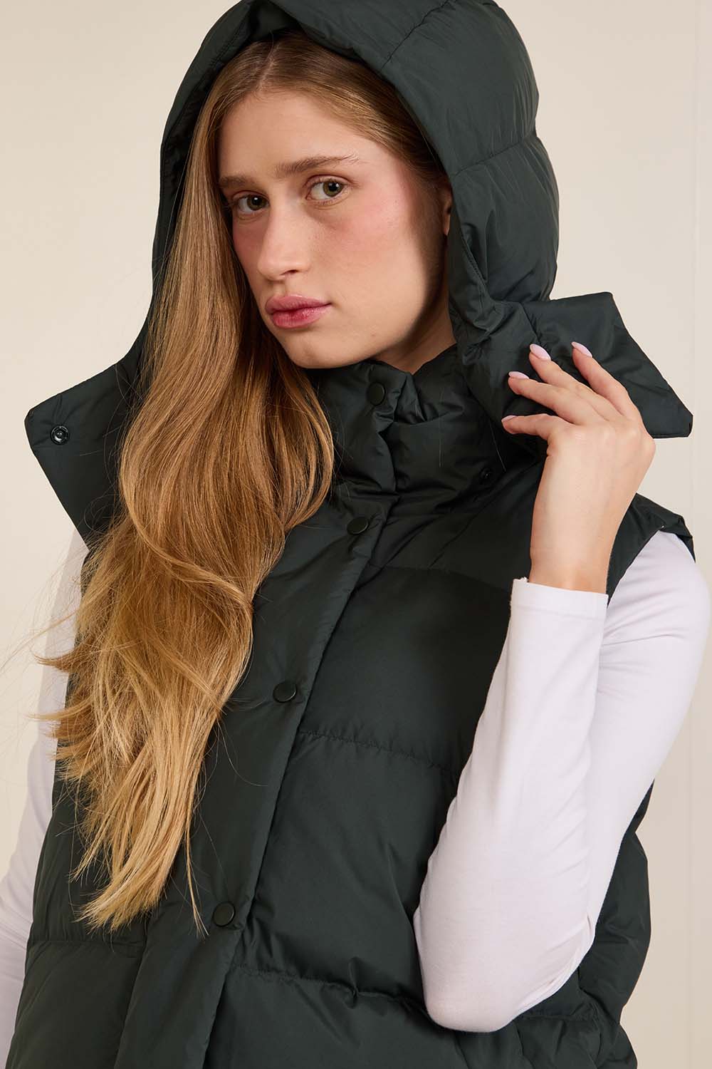 תמונת תקריב דוגמן של Wunder Puff Cropped Vest