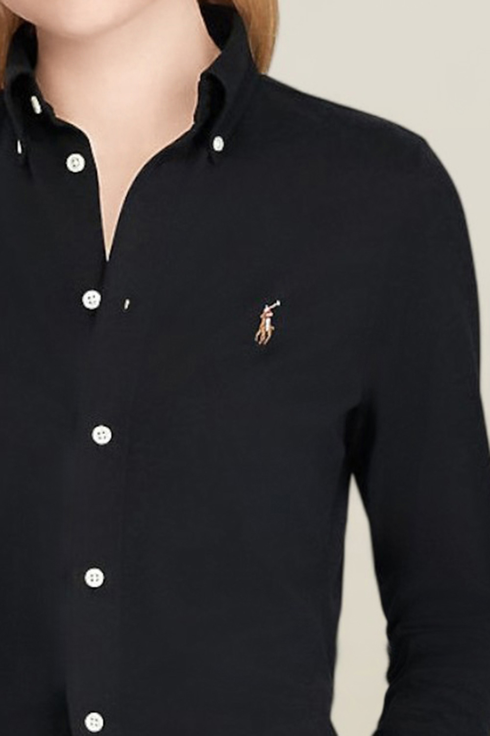 תמונת תקריב דוגמן של חולצת כפתורים