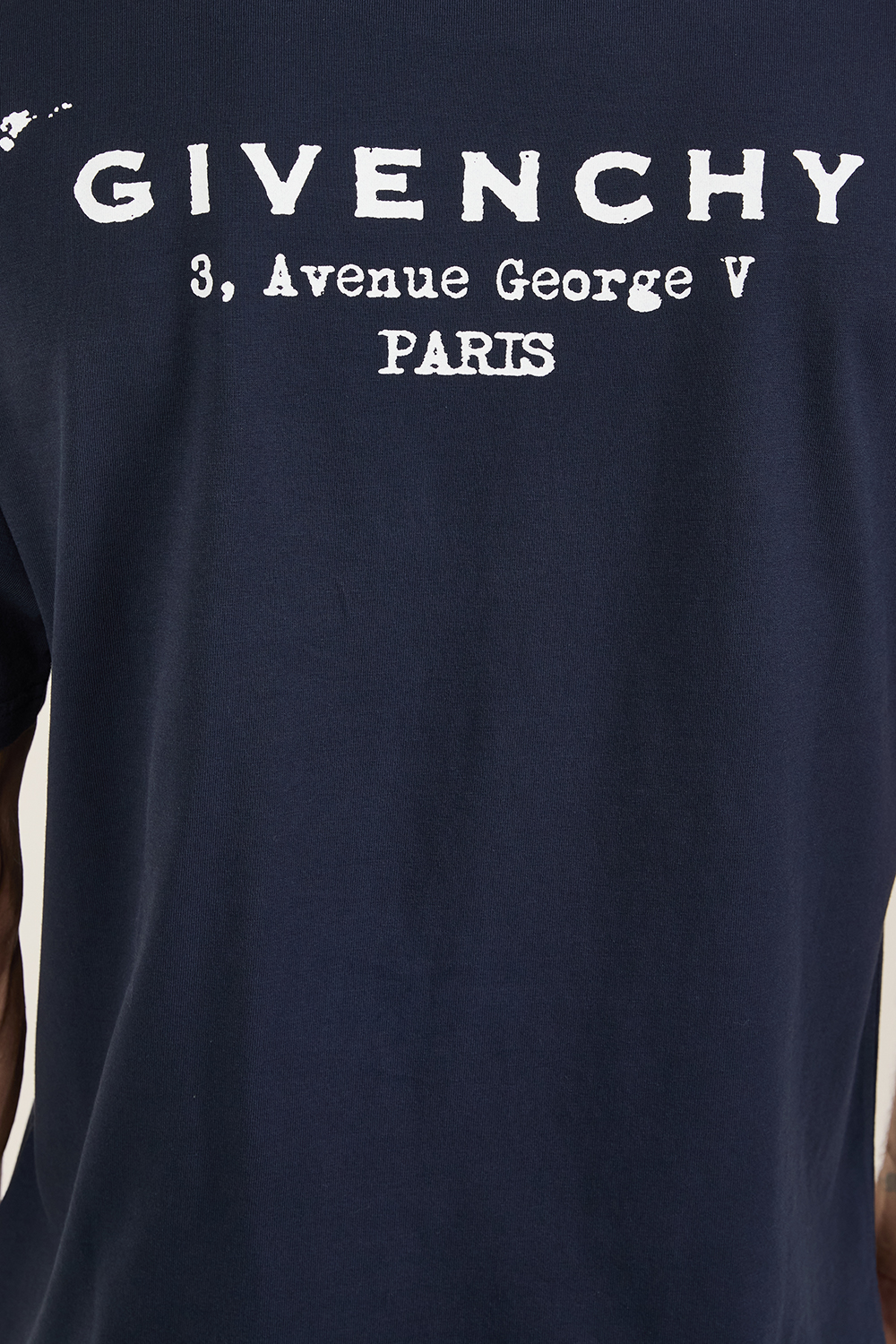 תמונת תקריב דוגמן של חולצת טי