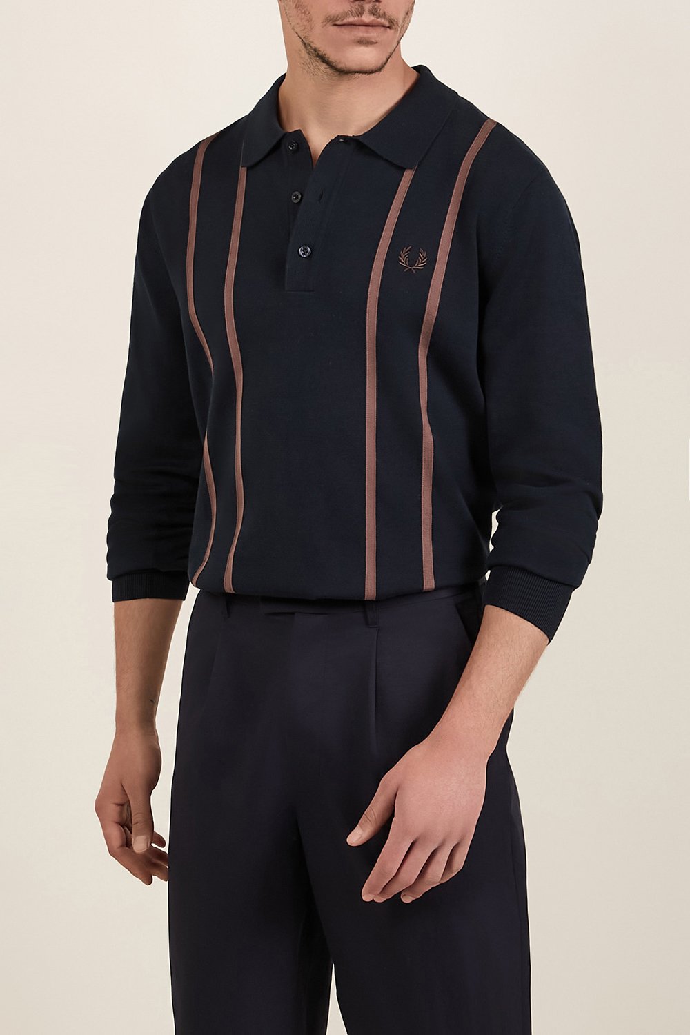 תמונת דוגמן קידמית של חולצת סריג