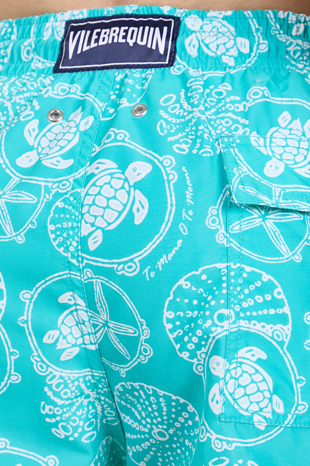 תמונת תקריב דוגמן של מכנסי בגד ים מוריאה