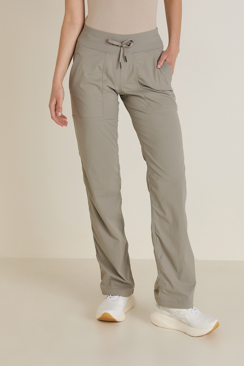 תמונת דוגמן קידמית של Dance Studio Mid-Rise Pant