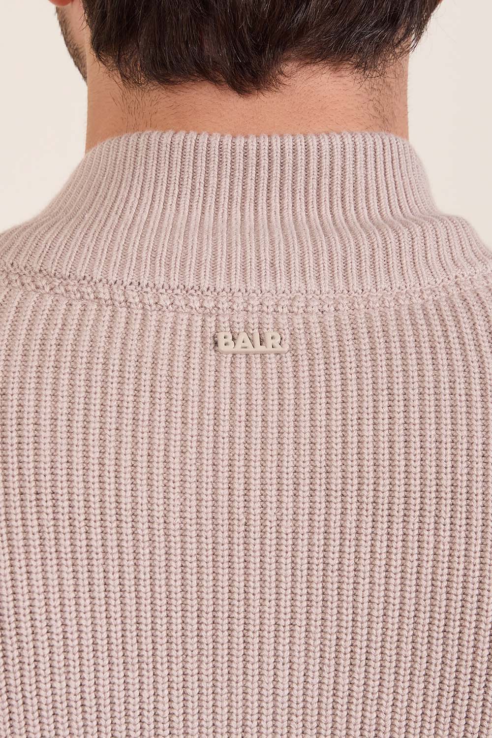 תמונת תקריב דוגמן של ז'קט קרדיגן