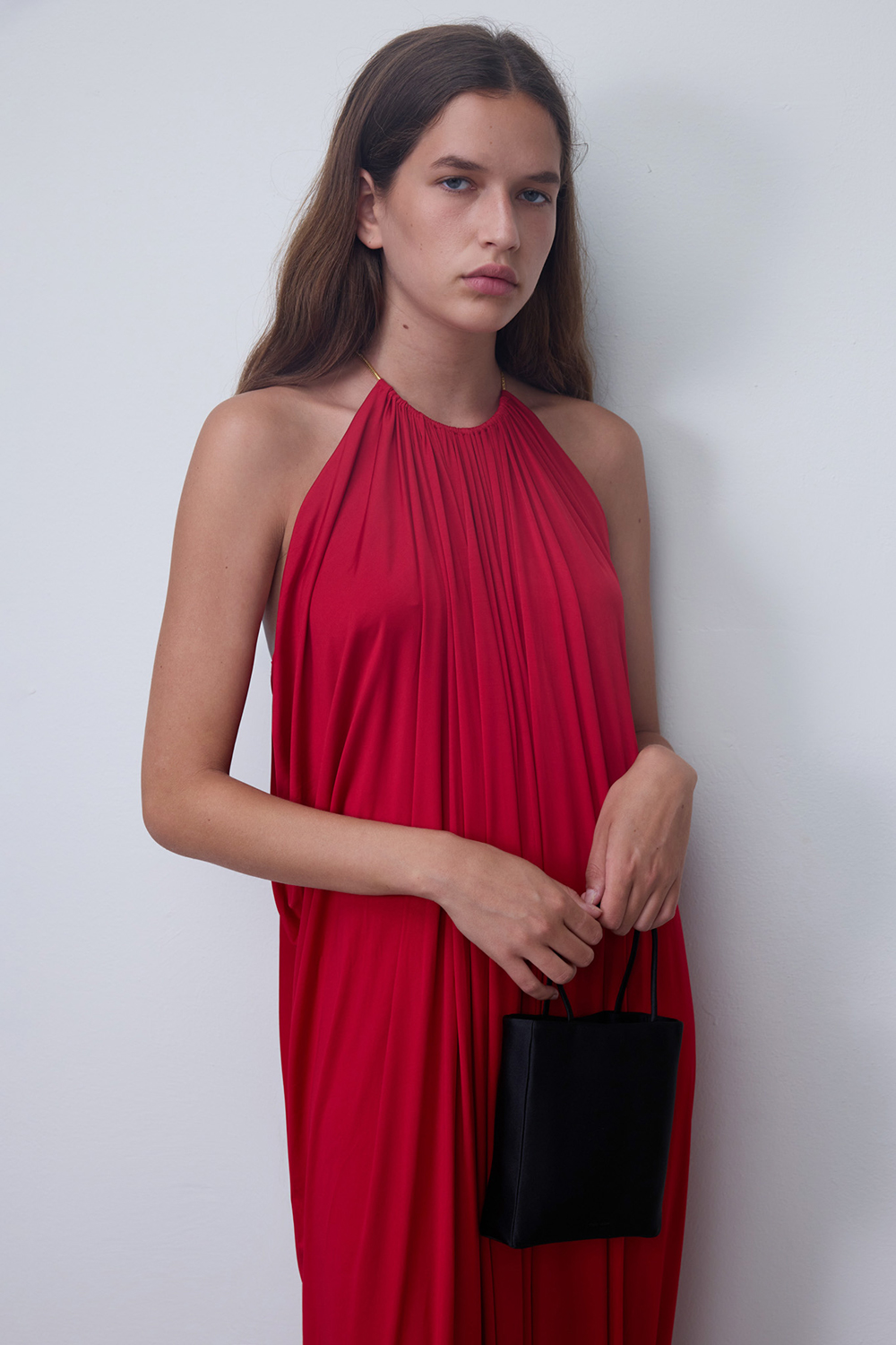 תמונת תקריב דוגמן של שמלת לוסיאנה