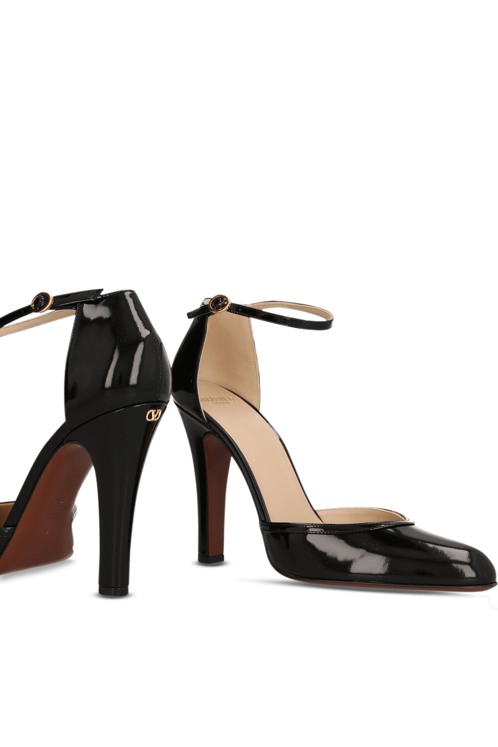 תמונת תקריב של נעלי עקב