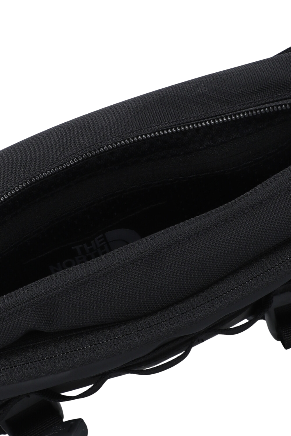 תמונת פנים של תיק פאוץ' בייס קאמפ