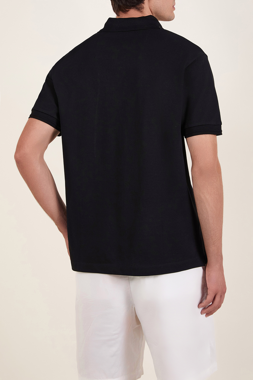 תמונת דוגמן אחורית של חולצת פולו