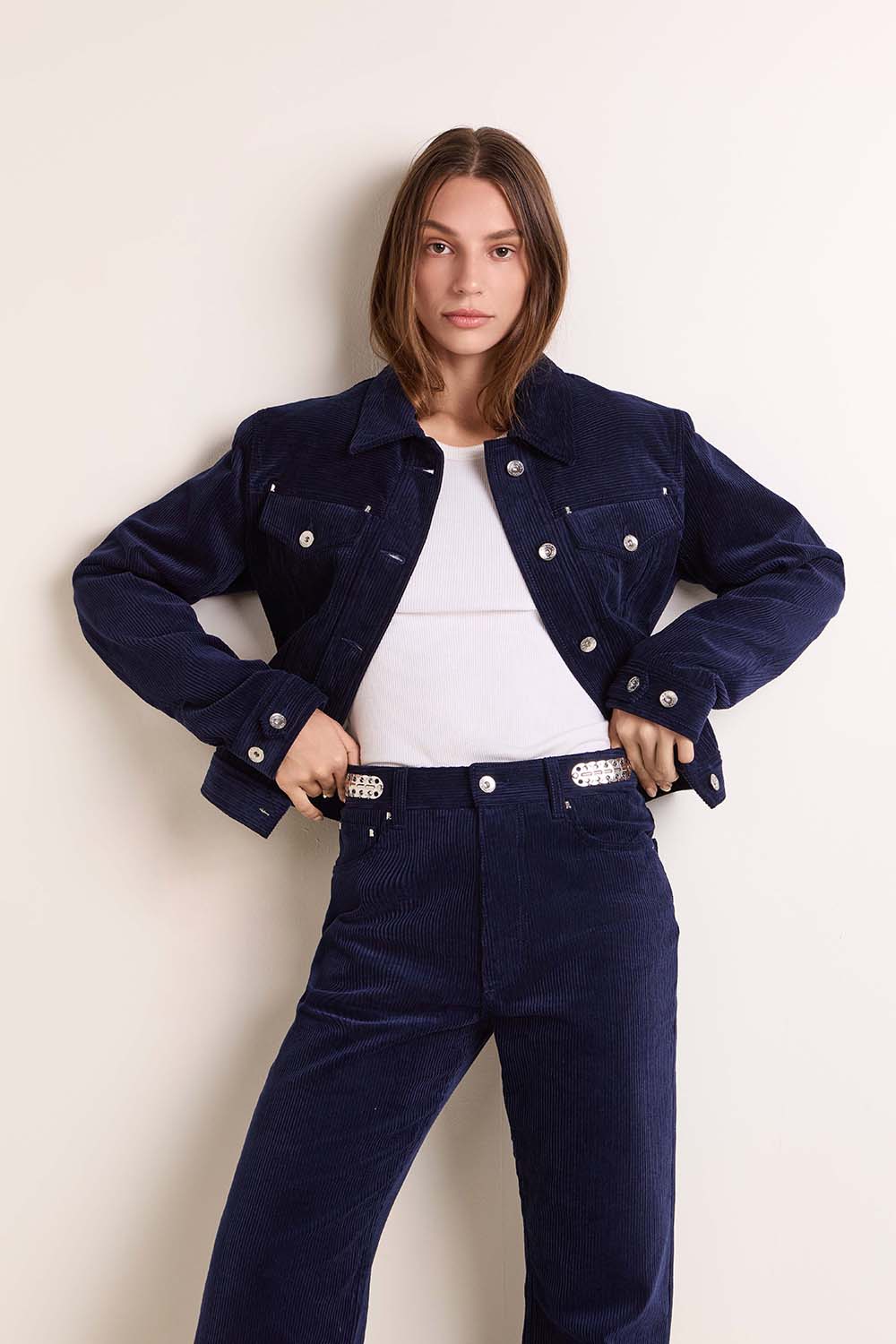 תמונת דוגמן קידמית של ז'קט קטיפה קורדרוי