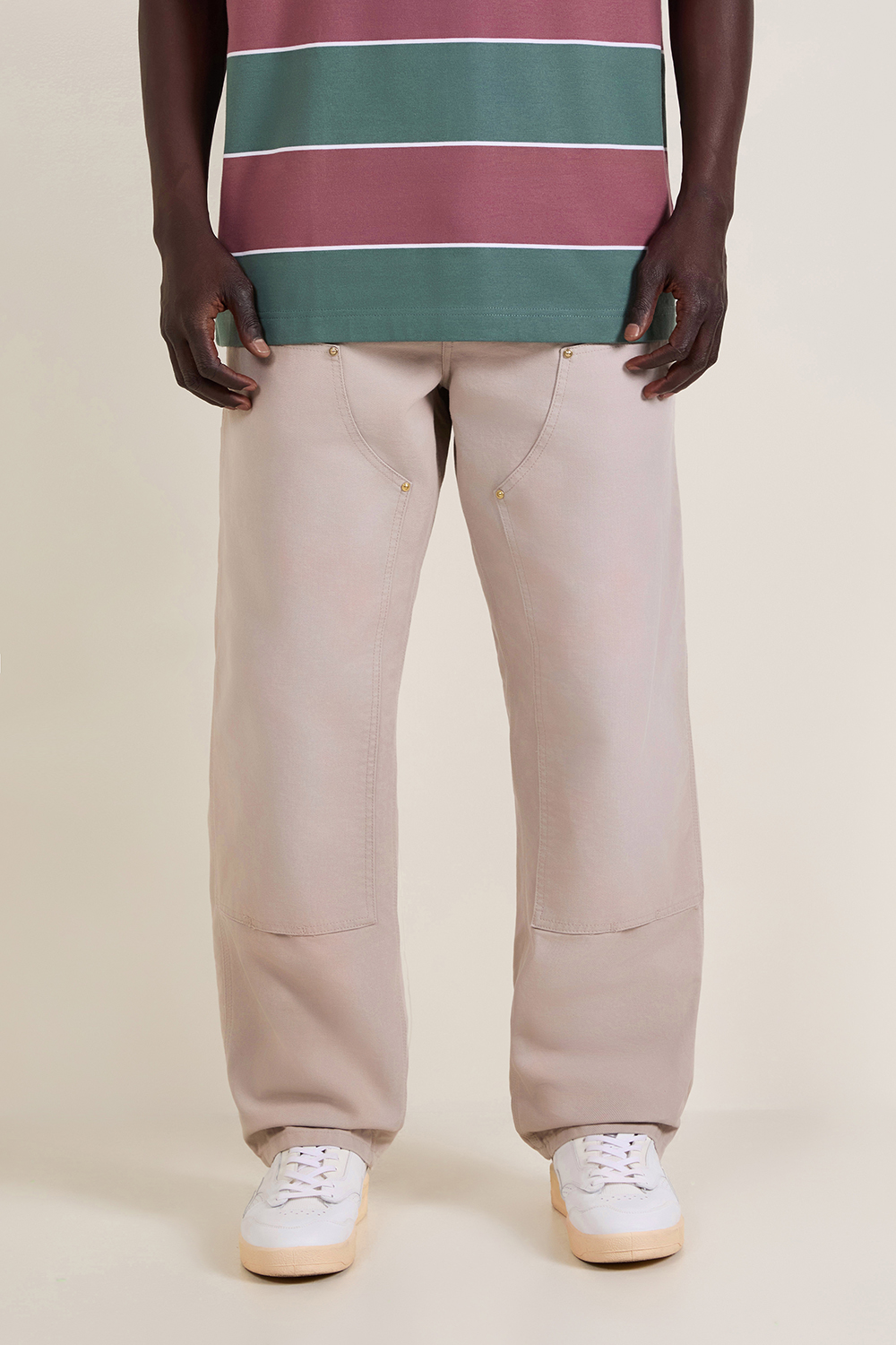 תמונת דוגמן קידמית של מכנסיים רחבים