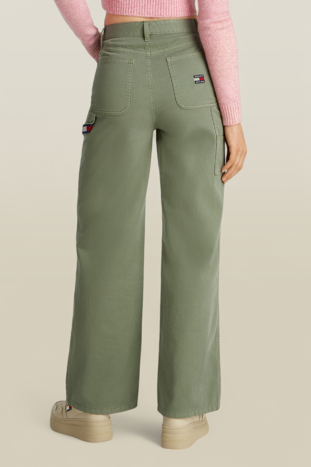 תמונת דוגמן אחורית של מכנסיים ארוכים