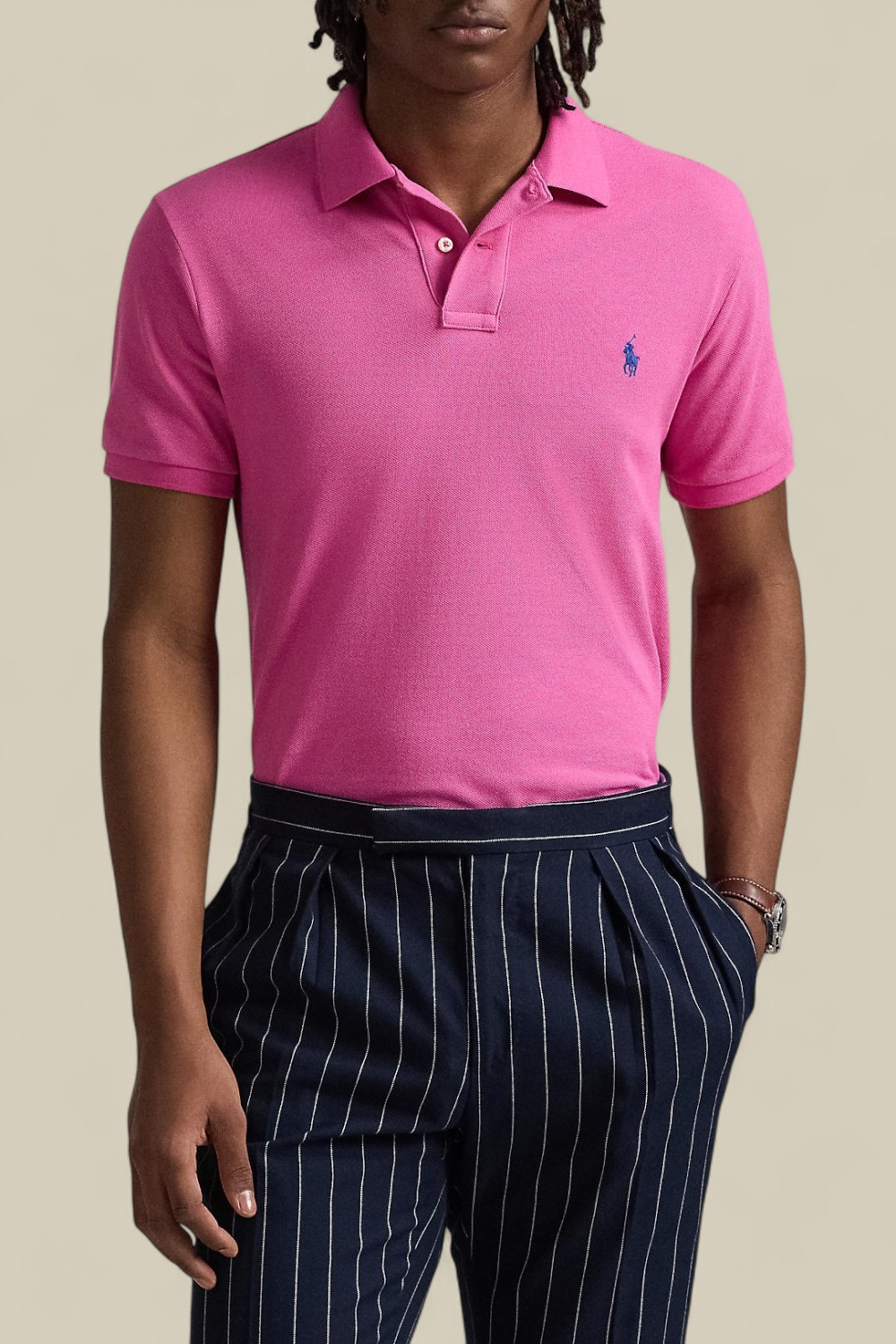 תמונת דוגמן קידמית של חולצת פולו סלים פיט