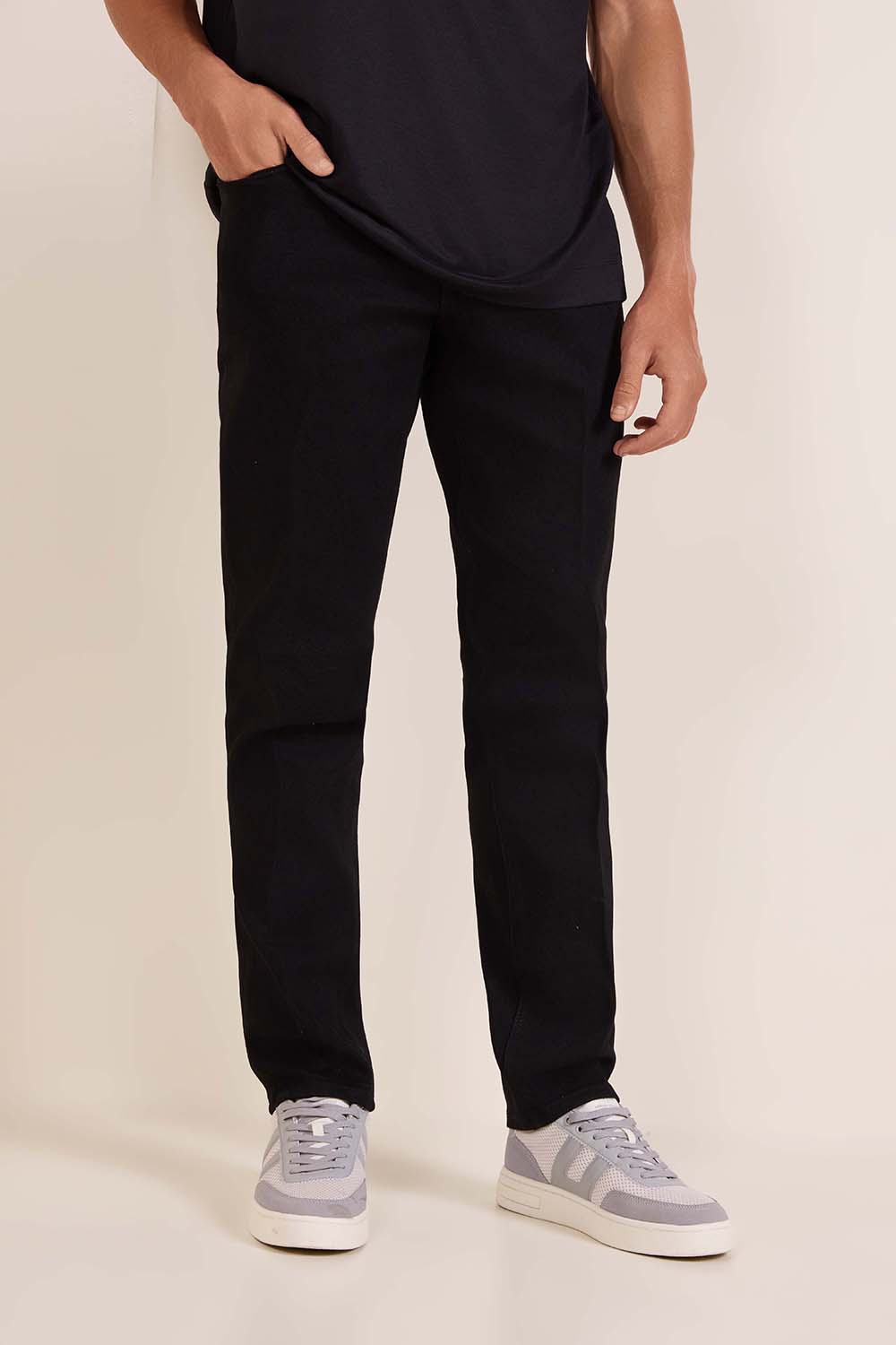 תמונת דוגמן קידמית של מכנסי ג'ינס סלים פיט