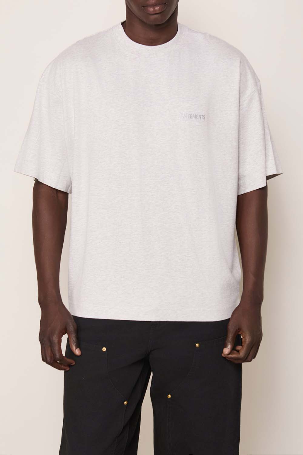 תמונת דוגמן קידמית של חולצת טי