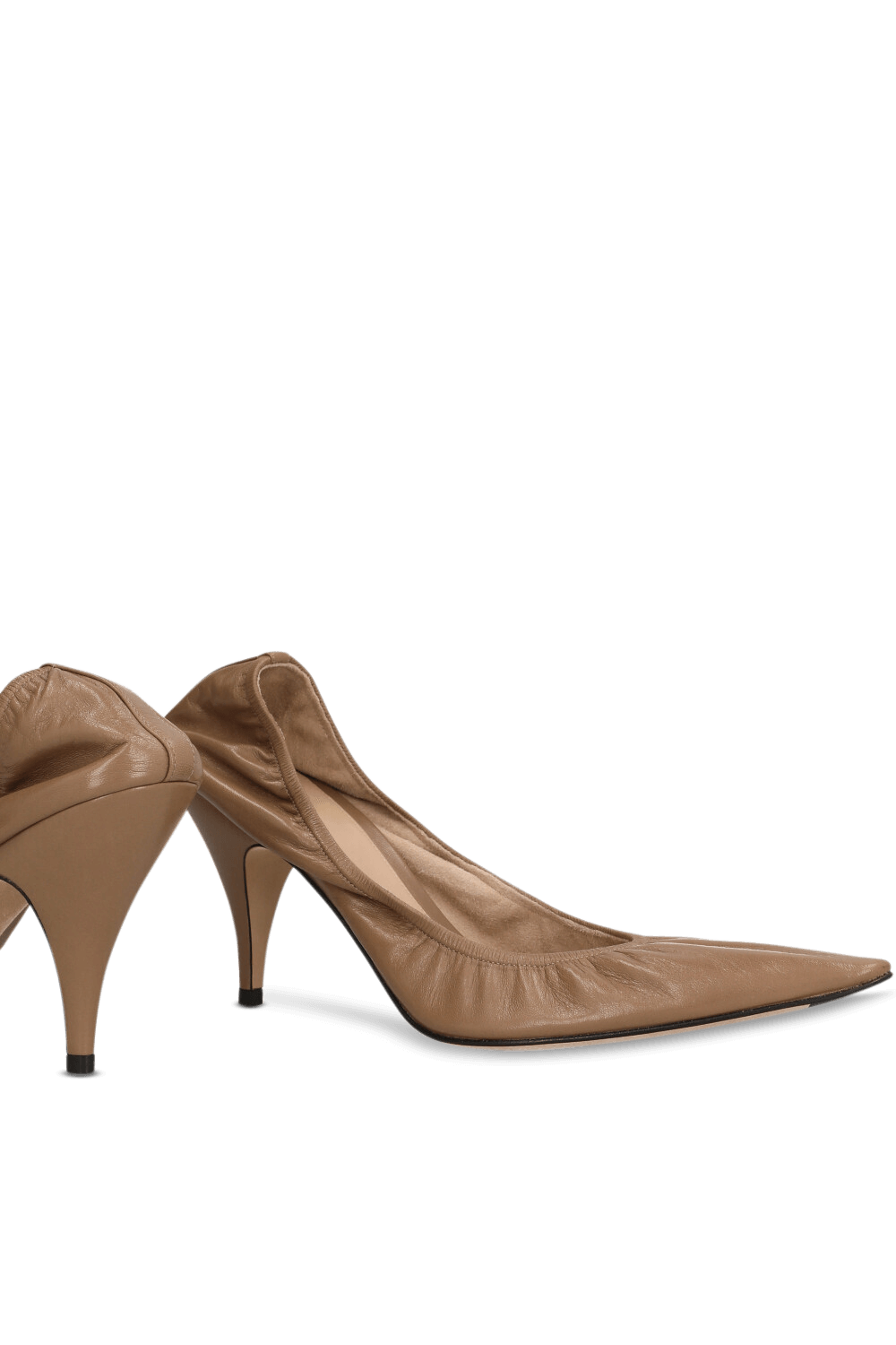 תמונת תקריב של נעלי עקב