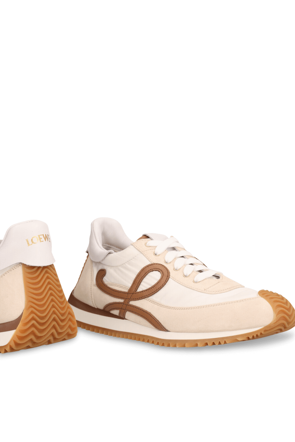 תמונת תקריב של סניקרס