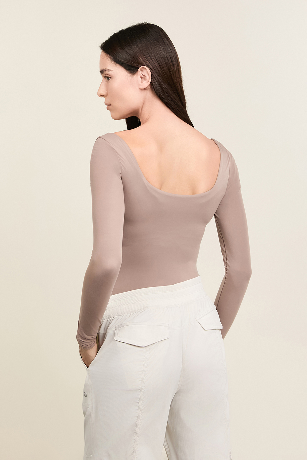 תמונת דוגמן אחורית של Nulu Square-Neck Long-Sleeve Bodysuit