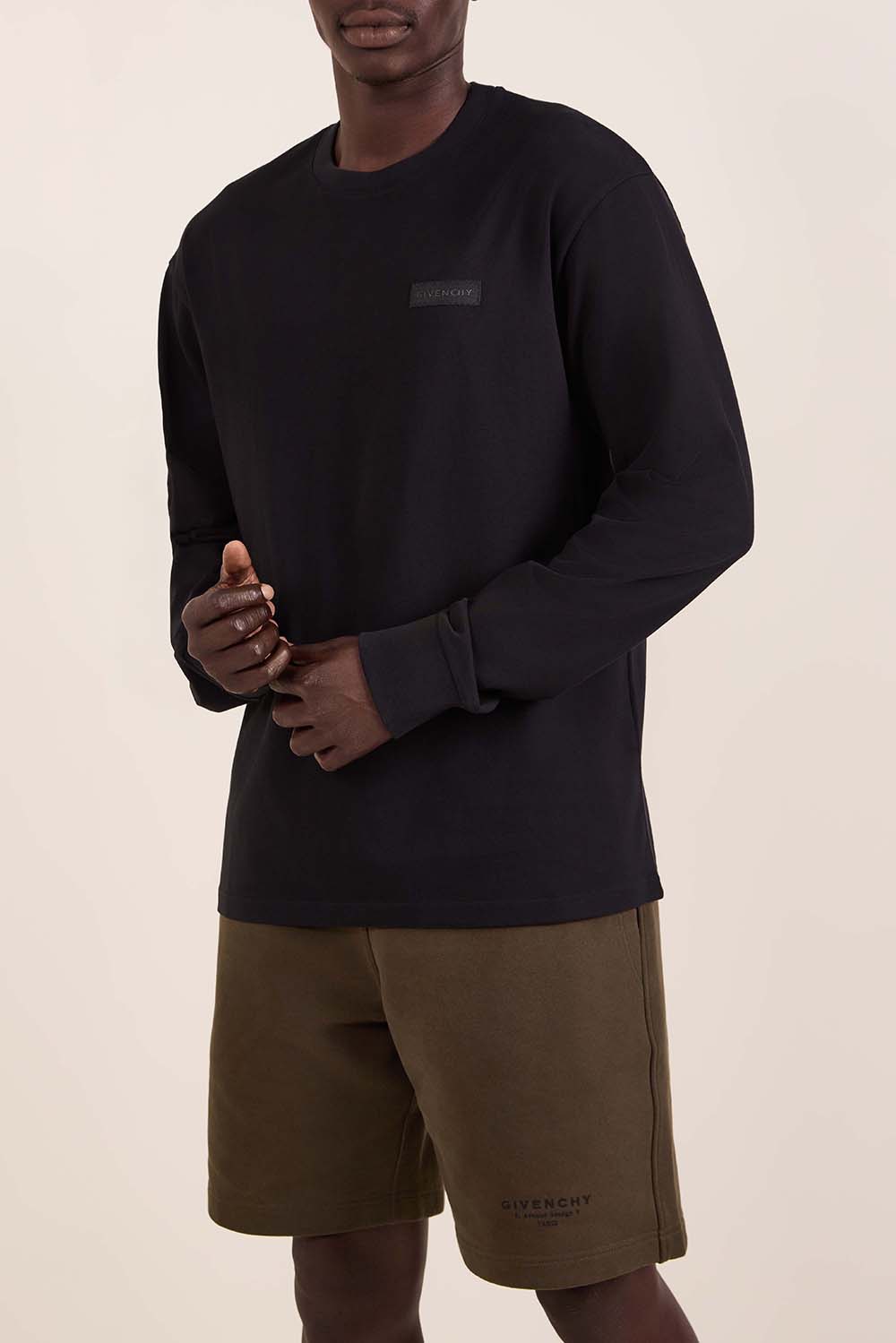 תמונת דוגמן קידמית של חולצת טי ארוכה