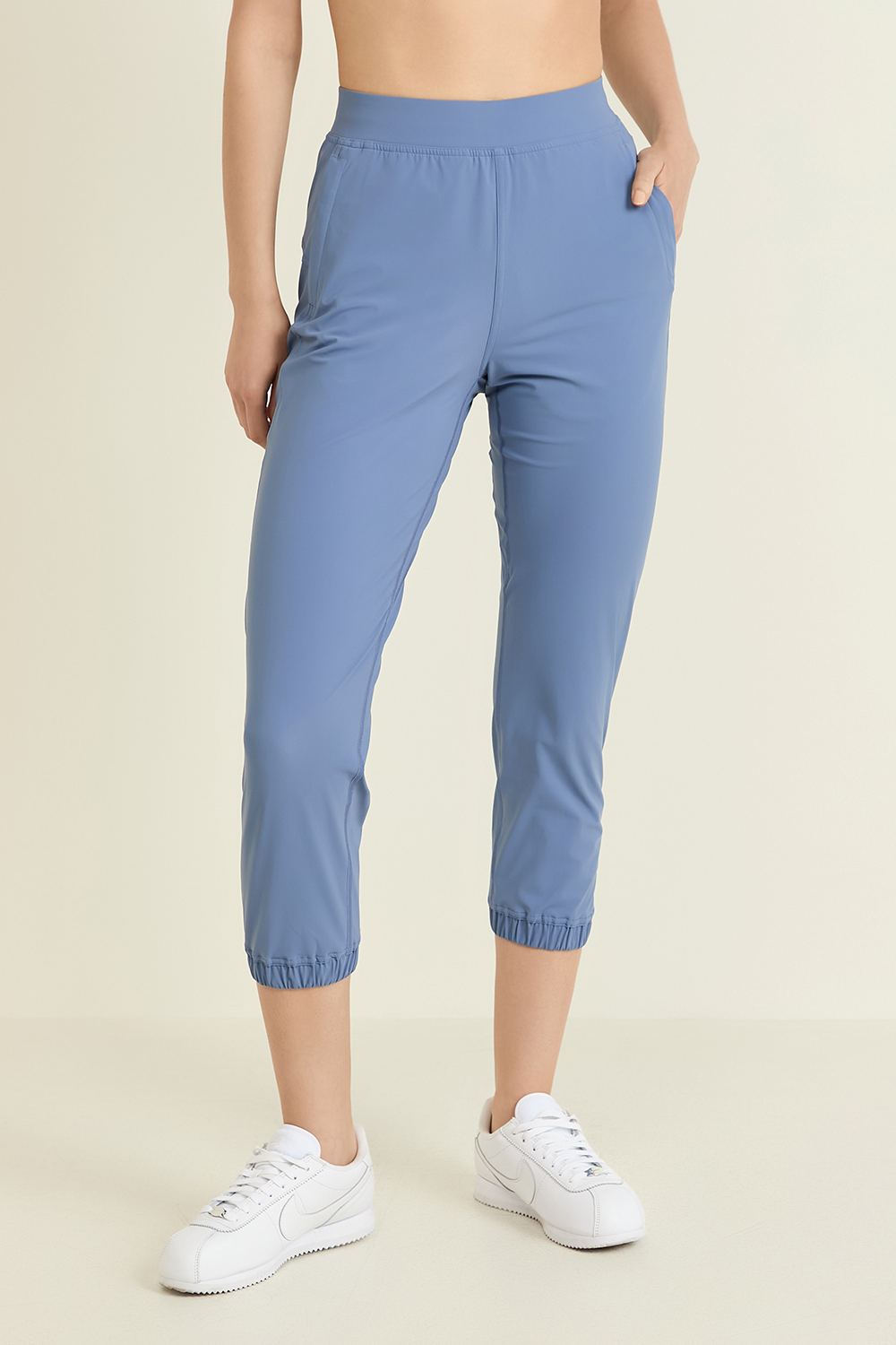 תמונת דוגמן קידמית של Adapted State High-Rise Cropped Jogger