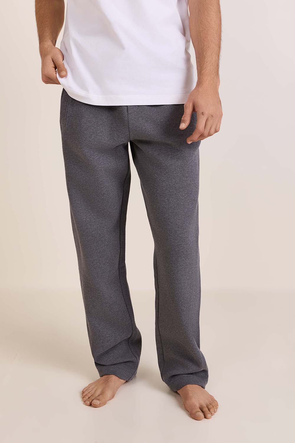 תמונת דוגמן קידמית של מכנסי ג'וג