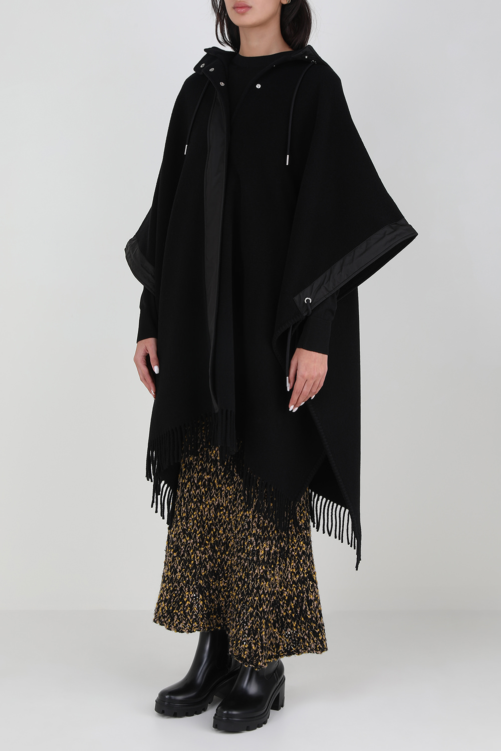 תמונת דוגמן קידמית של שכמייה מצמר