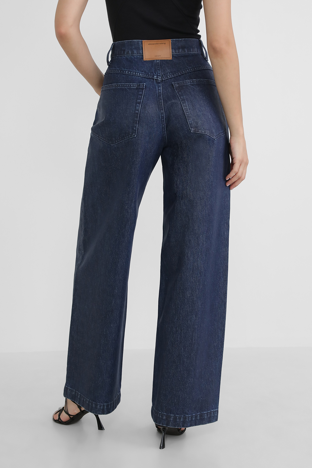 תמונת דוגמן אחורית של מכנסי ג`יס רחבים