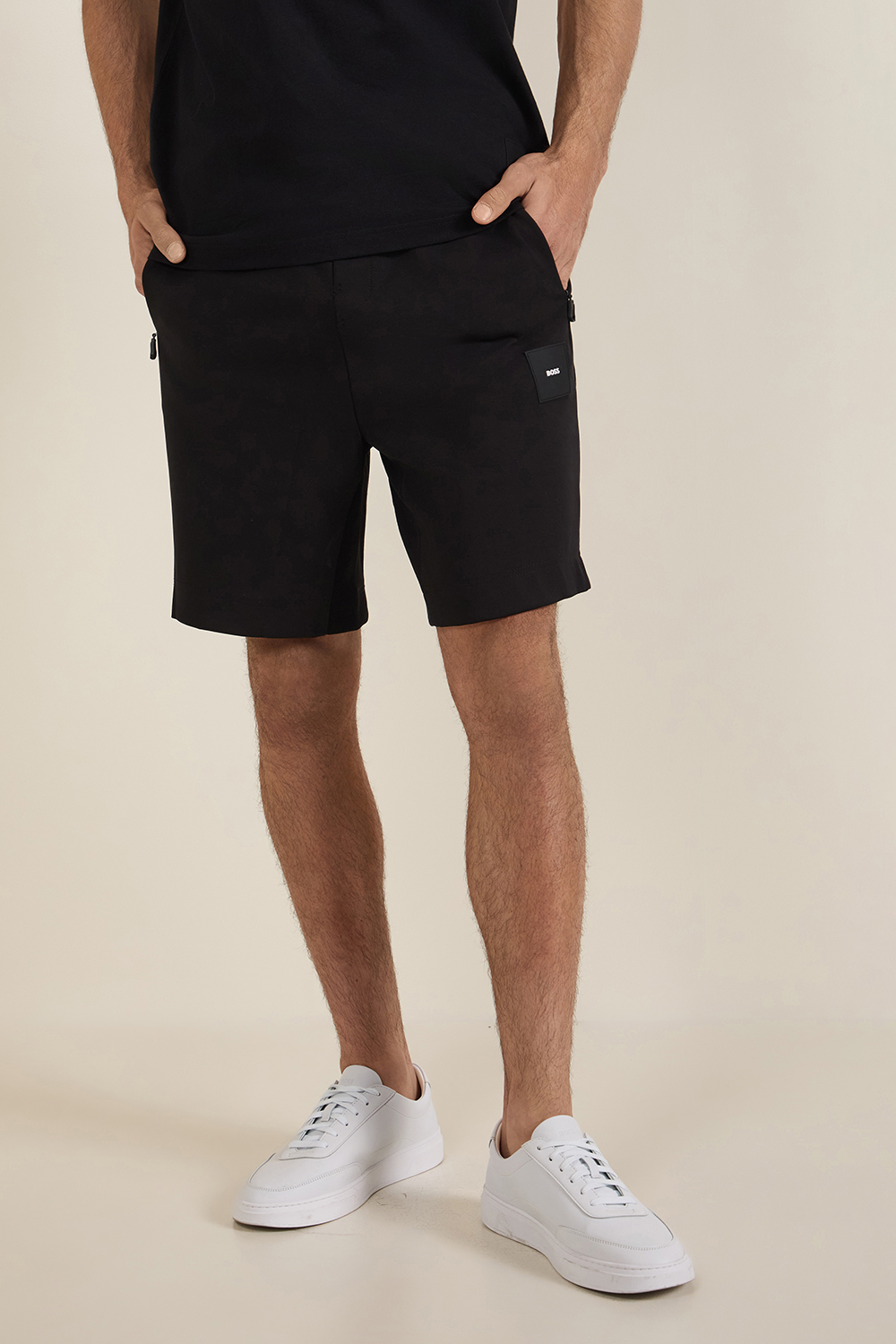 תמונת דוגמן קידמית של מכנסי ברמודה