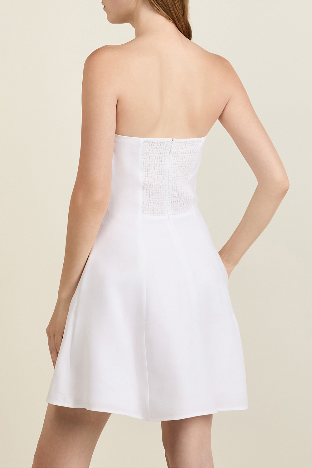 תמונת דוגמן אחורית של שמלת מיני