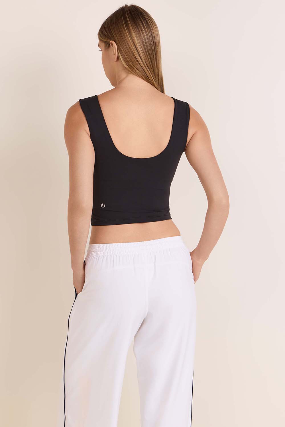 תמונת דוגמן אחורית של Wunder Train Wide Strap Tank