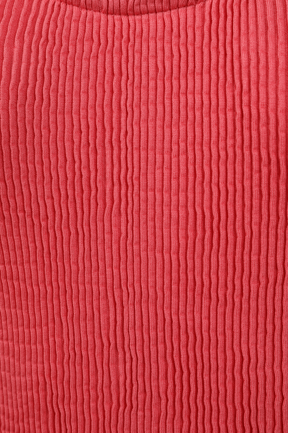 תמונה אחורית של בגד ים שלם עם גב מעוגל