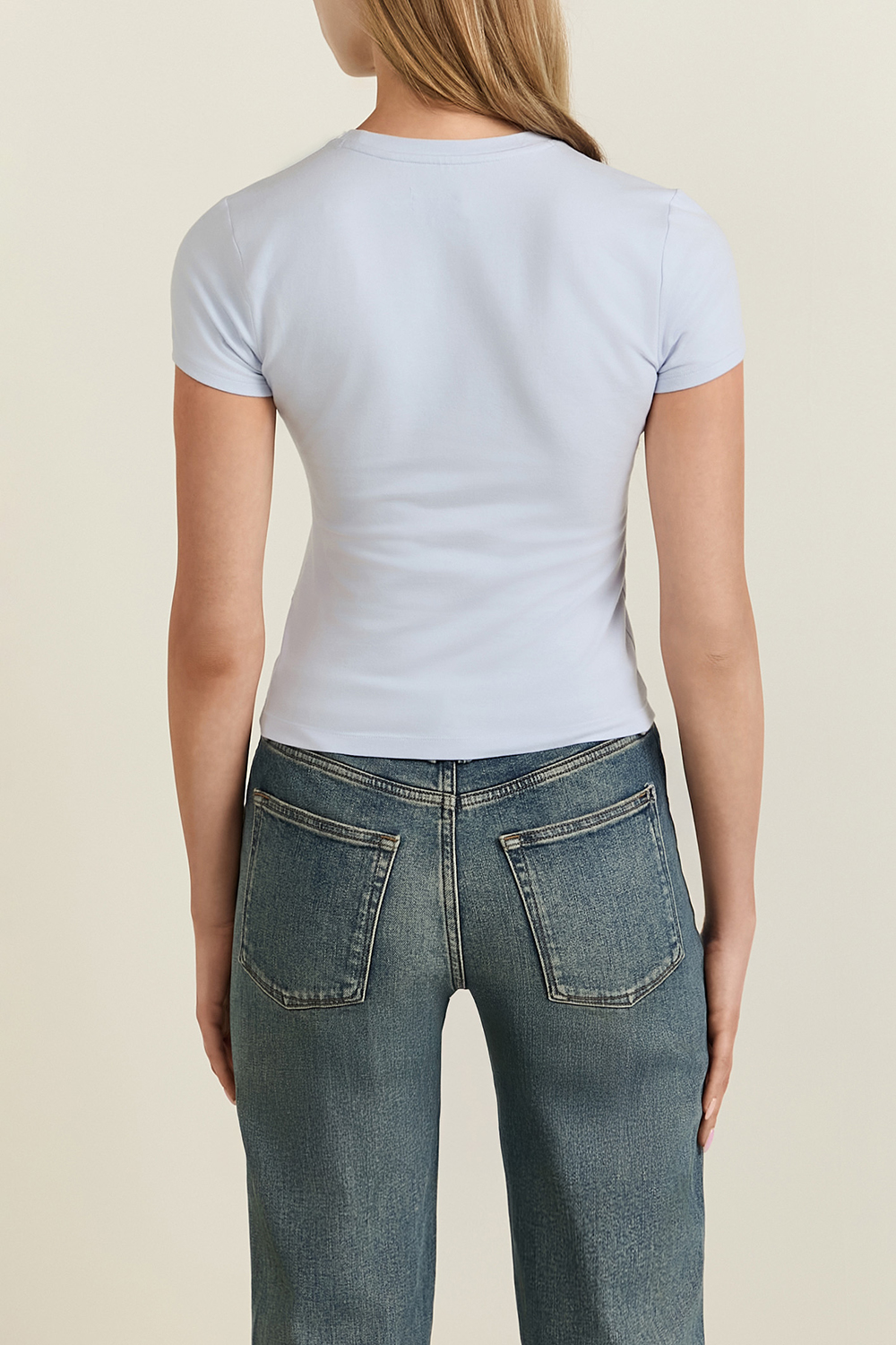 תמונת דוגמן אחורית של חולצת טי