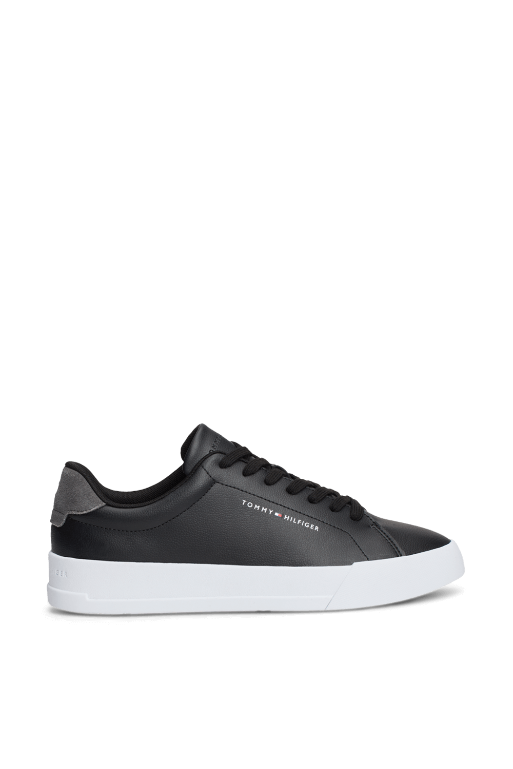 תמונה קידמית של נעלי סניקרס קורט