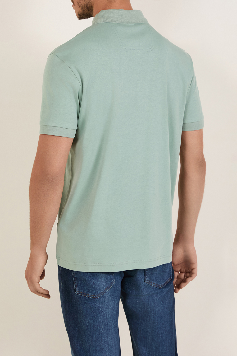 תמונת דוגמן אחורית של חולצת פולו