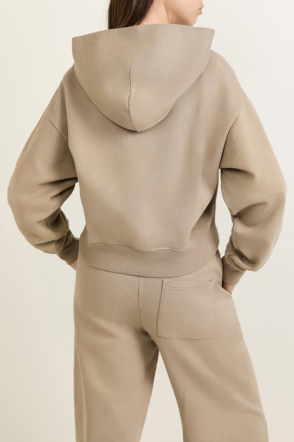 תמונת דוגמן אחורית של סווטשירט קפוצ'ון