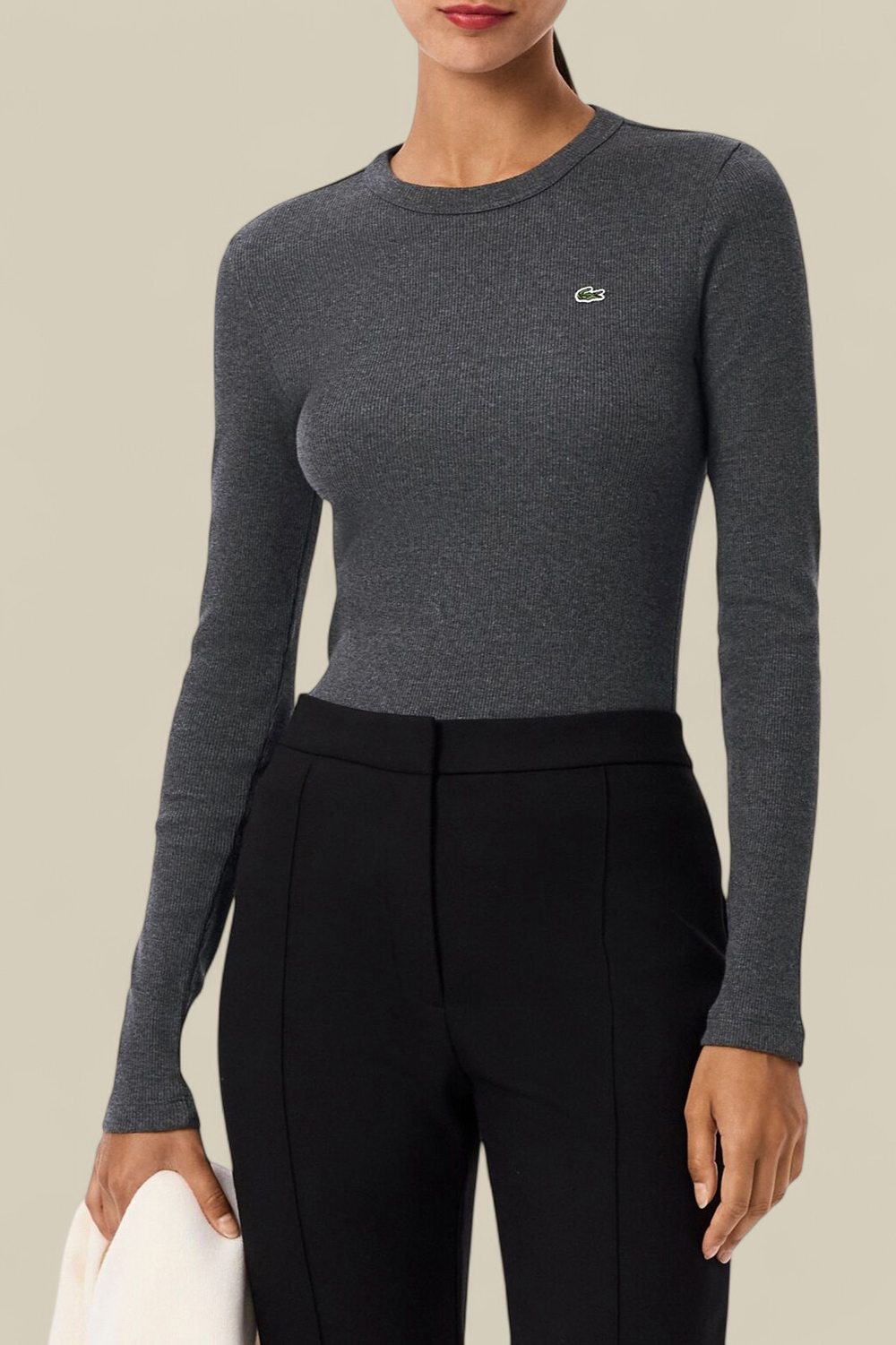 תמונת דוגמן קידמית של חולצת טי ריב