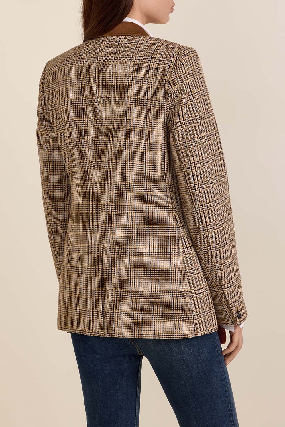 תמונת דוגמן אחורית של ז'קט מחוייט קל