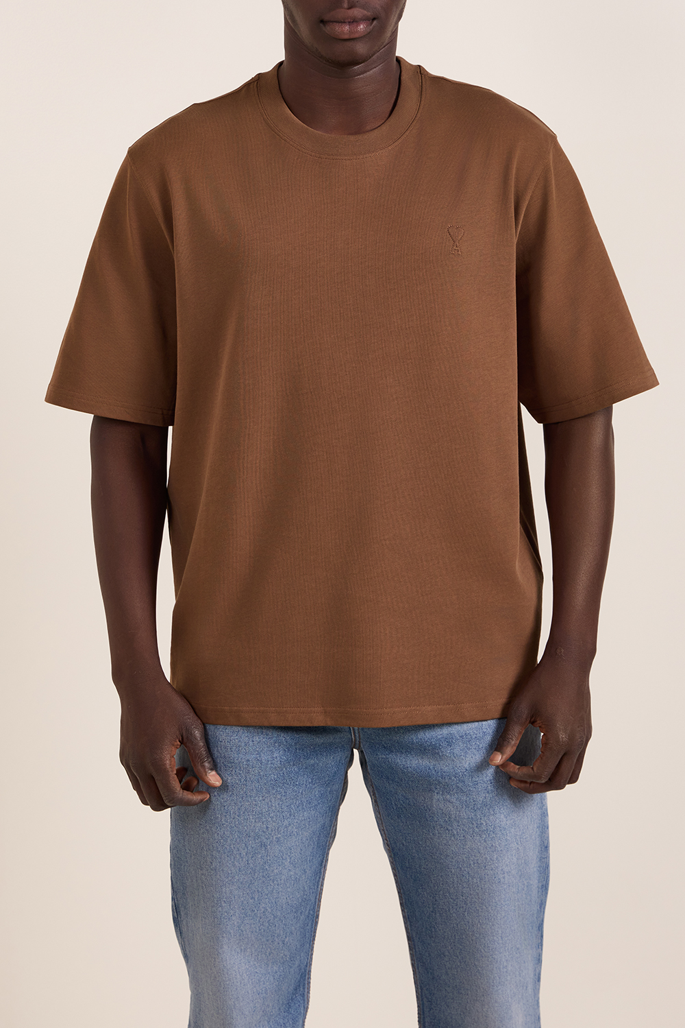 תמונת דוגמן קידמית של חולצת טי