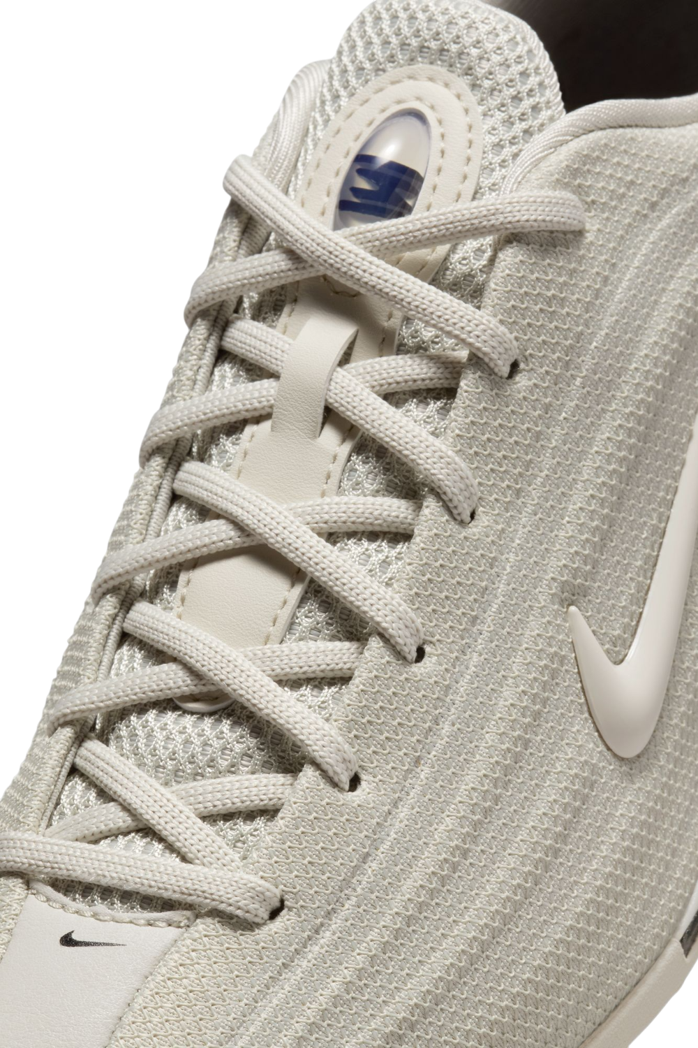 תמונת פנים של נעלי סניקרס שוקס זד