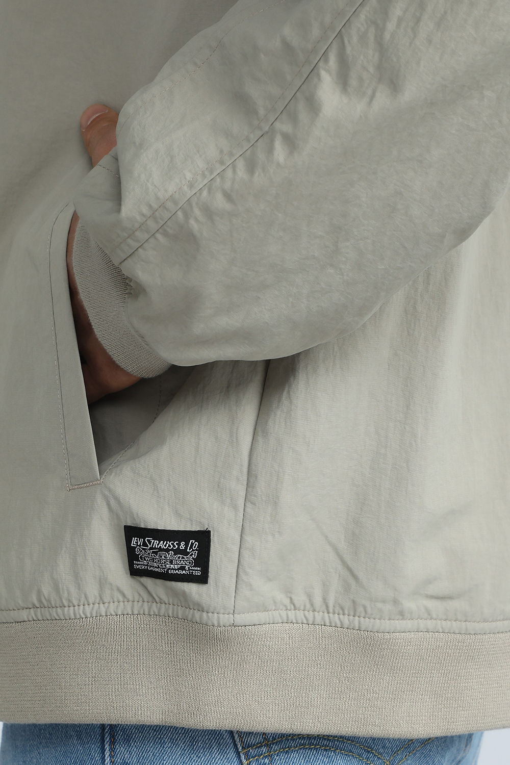 תמונת תקריב דוגמן של ז`קט פלייט