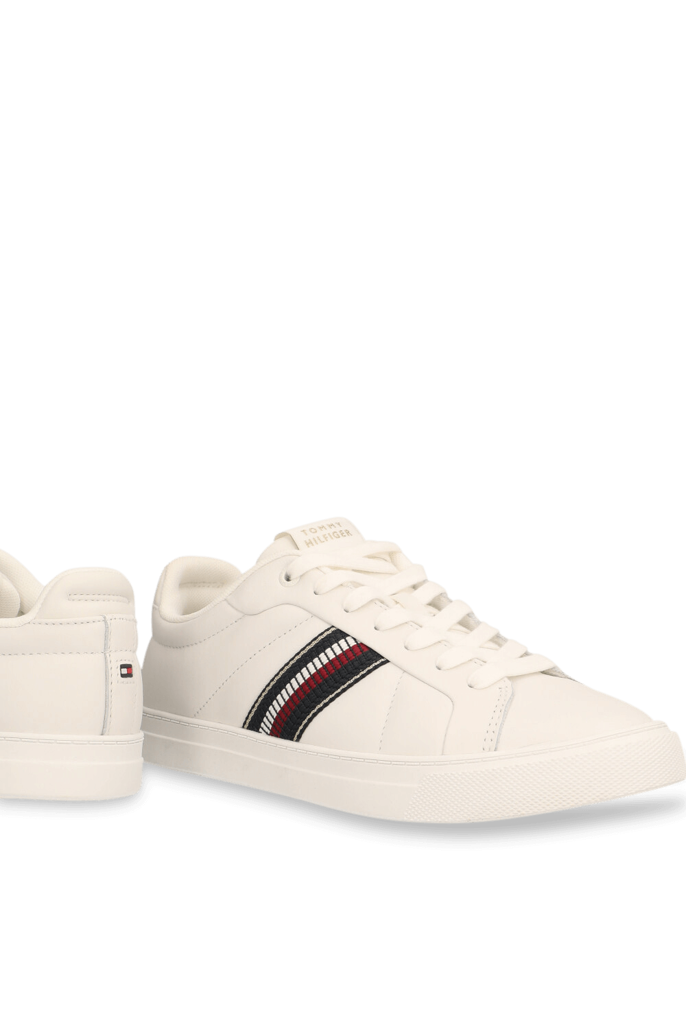 תמונת תקריב של נעלי סניקרס