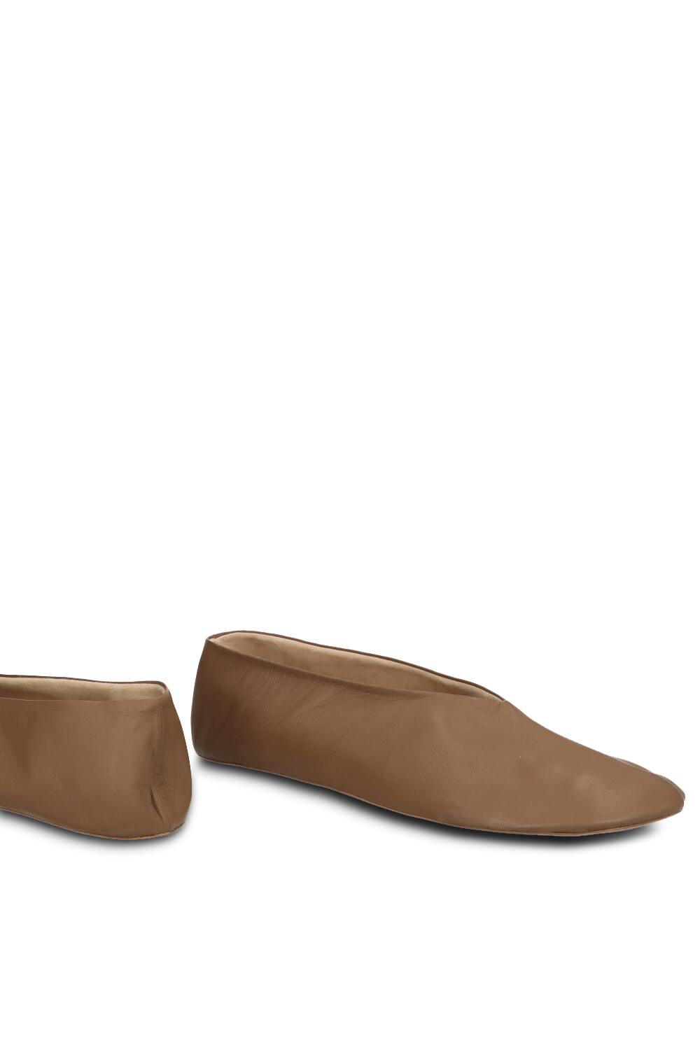 תמונת תקריב של נעלי סליפר סטלה