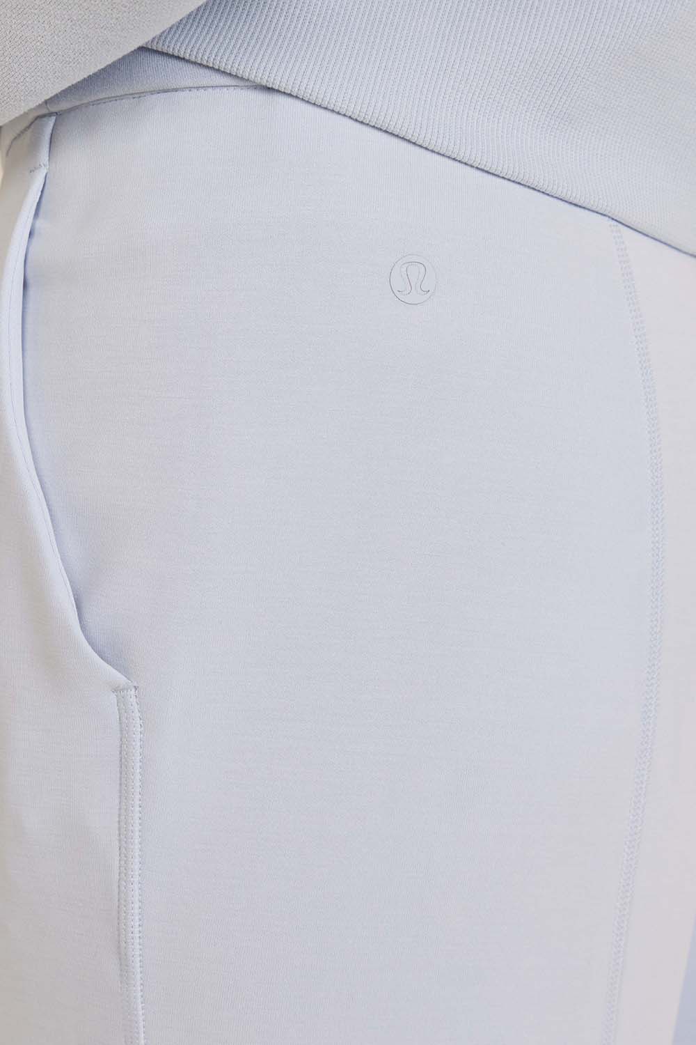 תמונת תקריב דוגמן של Softstreme HR Straight Leg Pant Regular