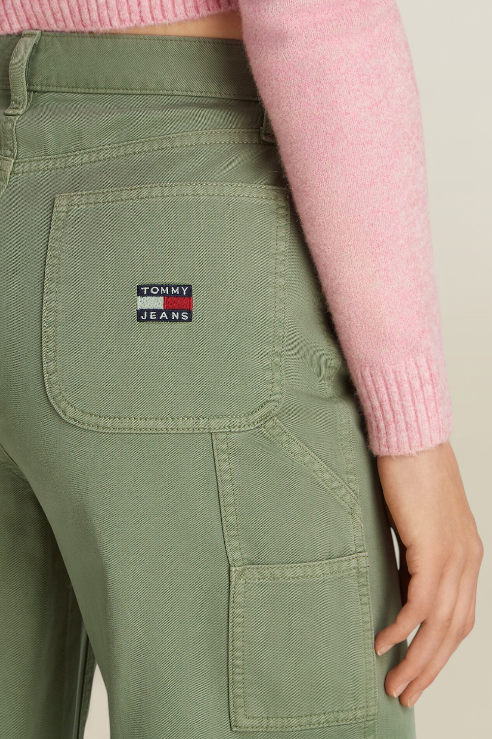 תמונת תקריב דוגמן של מכנסיים ארוכים