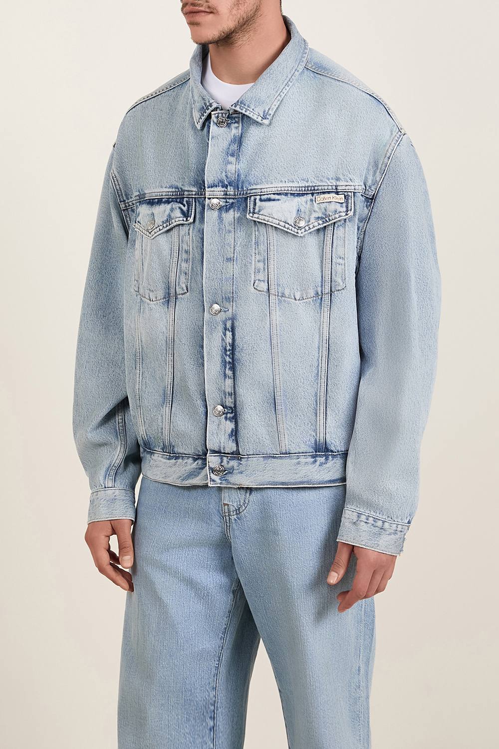 תמונת דוגמן קידמית של ז'קט ג'ינס