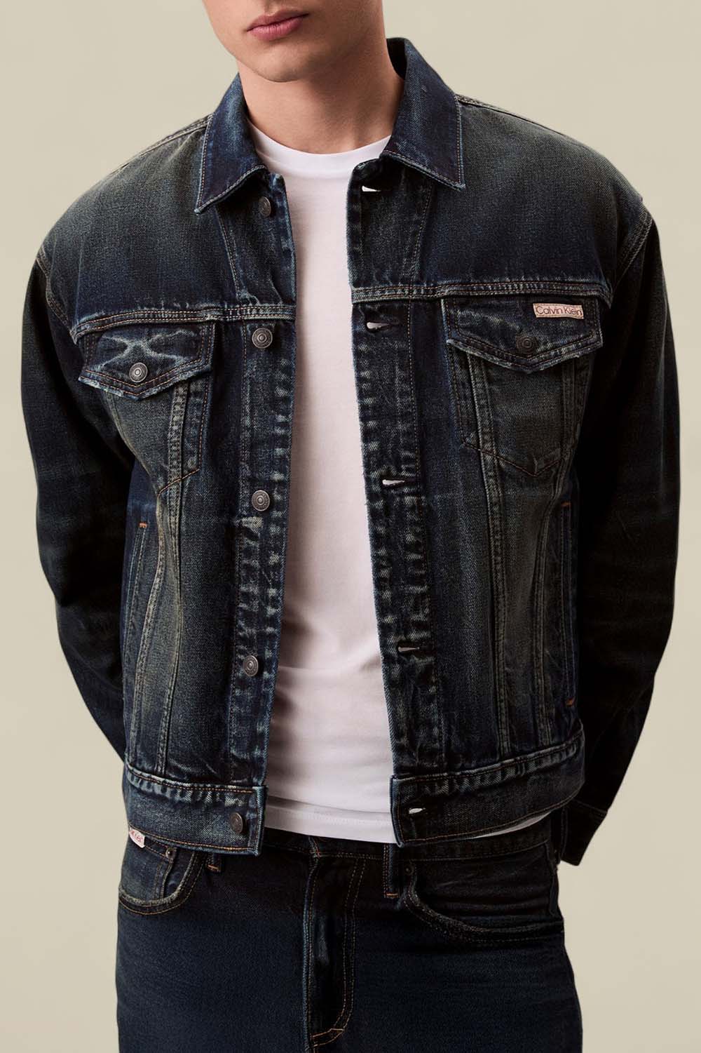 תמונת דוגמן קידמית של ז'קט ג'ינס