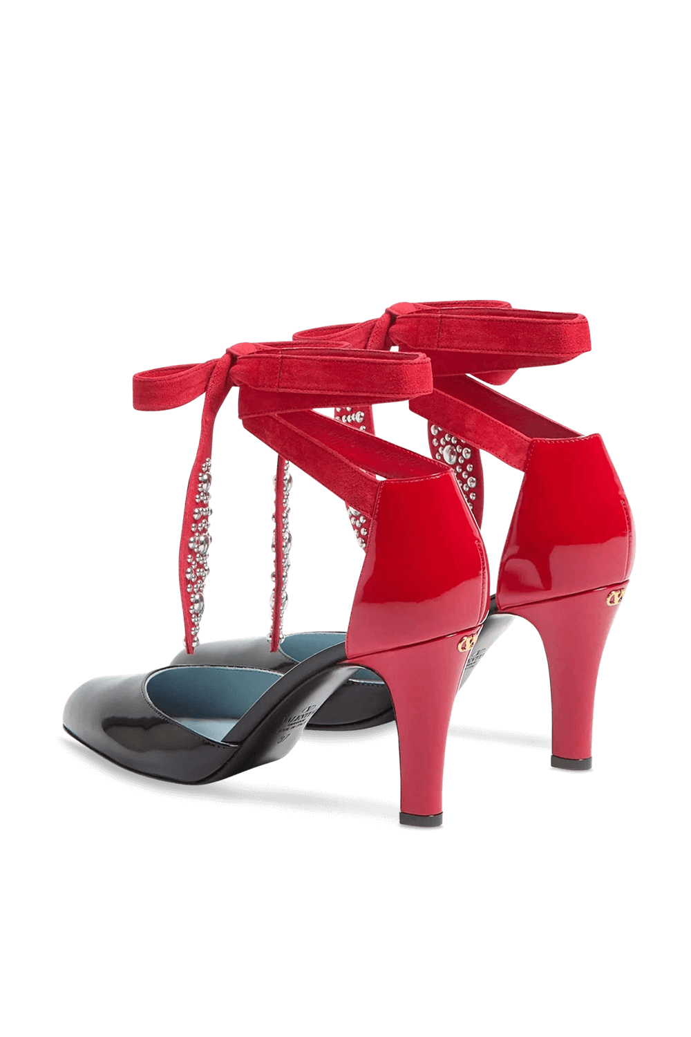 תמונה אחורית של נעלי עקב