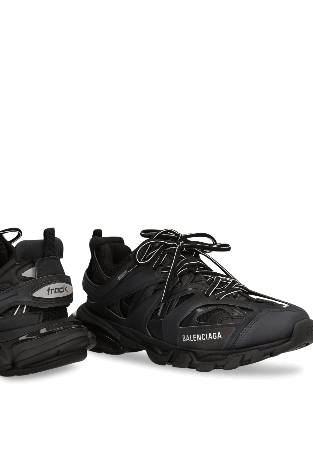 תמונת תקריב של נעלי סניקרס